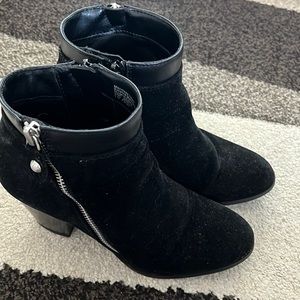 Style & Co. Jennelle Boots in Black. Size 5.